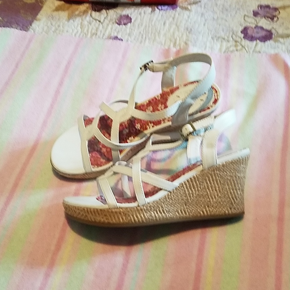 A wedge heel sandal.